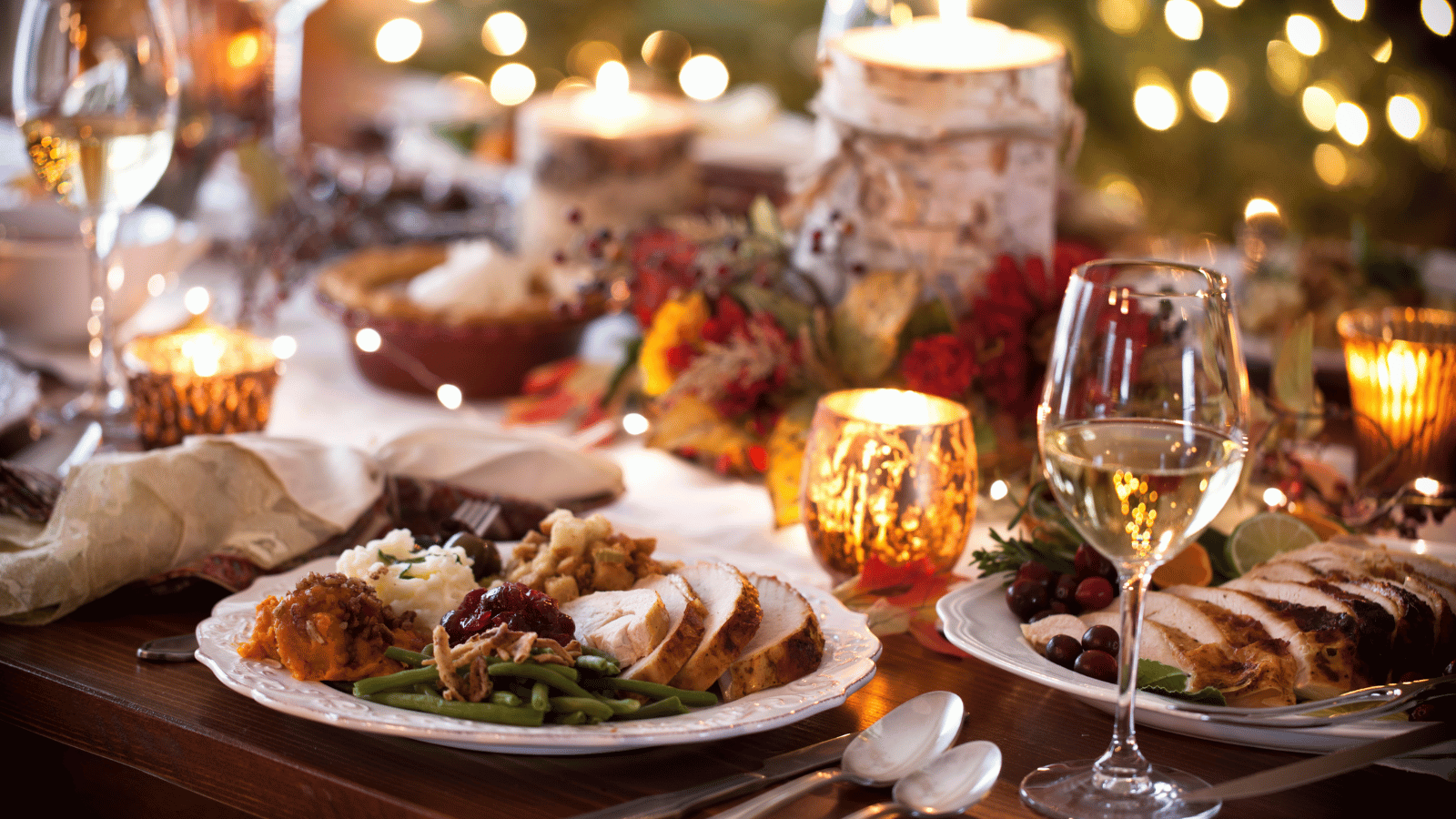 Cenone di Capodanno - italienische Tradition beim Silvesteressen mit Wein und traditionellen Speisen